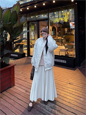 {{photo.Alt || photo.Description || 'Бомбер Carnet айвори 4500'}}