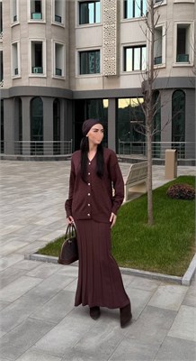 {{photo.Alt || photo.Description || 'Двойка DiaMei (кардиган с пуговицами + юбка с клиньями) 3800'}}