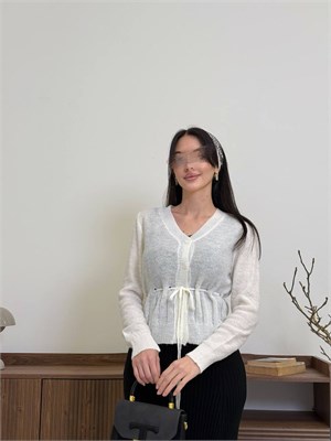 {{photo.Alt || photo.Description || 'Кофта с пуговицами и с завязкой 2000'}}