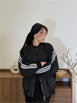 {{photo.Alt || photo.Description || 'Бомбер адидас черный 3500'}}